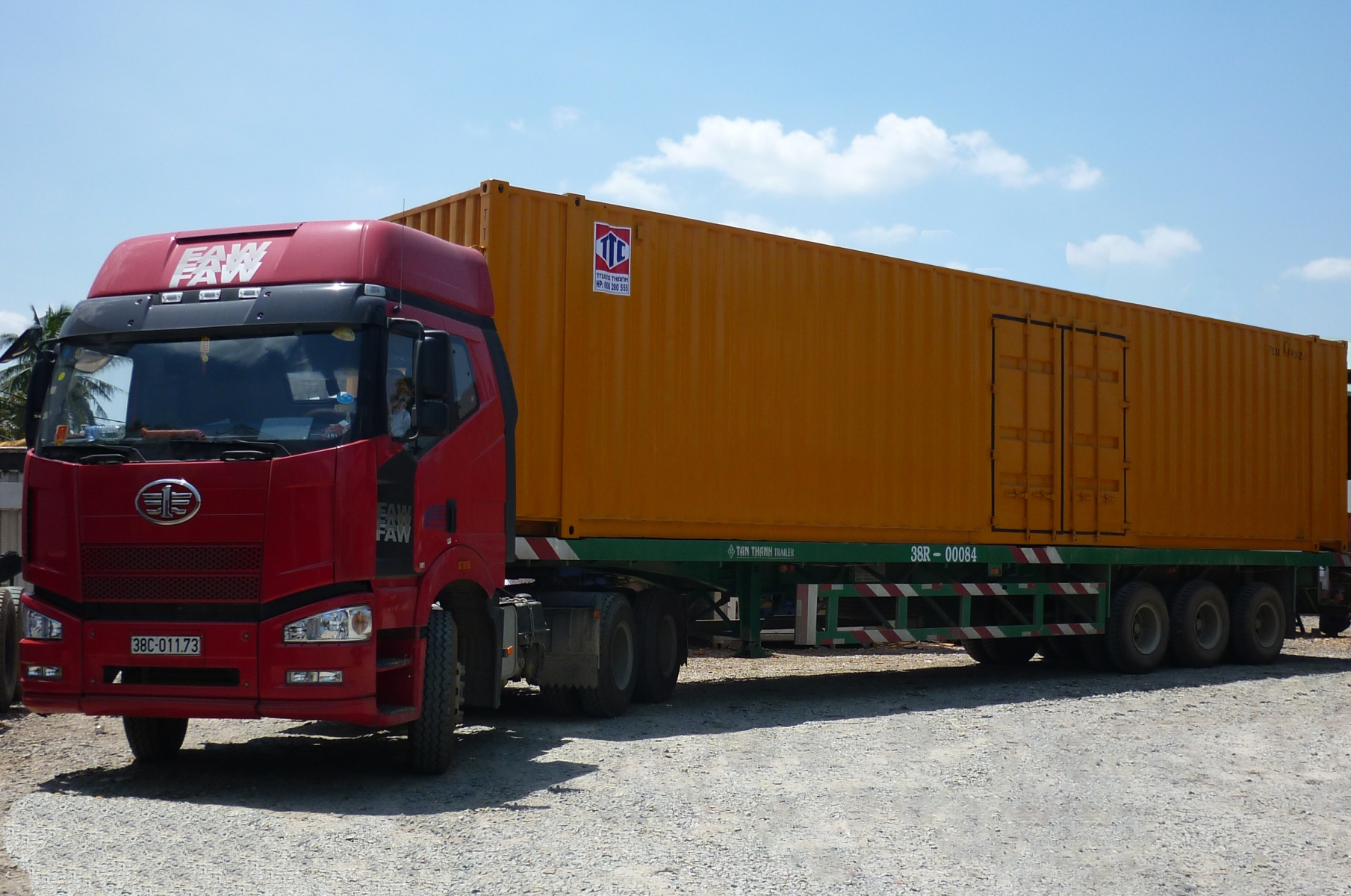 Container khô 40 feet dùng để vận chuyển hàng hóa