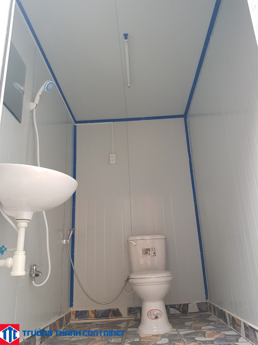 Nội thất bên trong Container Toilet 20 feet